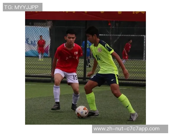 足球场上的激情与梦想交织的素描之旅 足球场上的激情与梦想交织的素描之旅